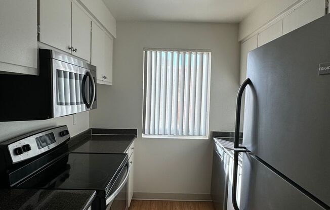 1 bed, 1 bath, 592 sqft, $999, Unit 169