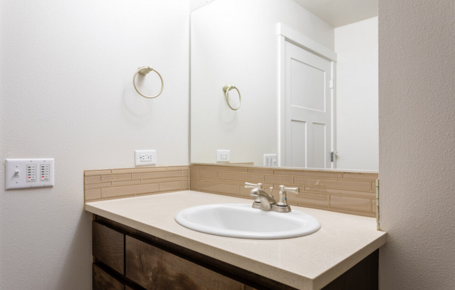 2 beds, 1 bath, 928 sqft, $1,875, Unit A-405