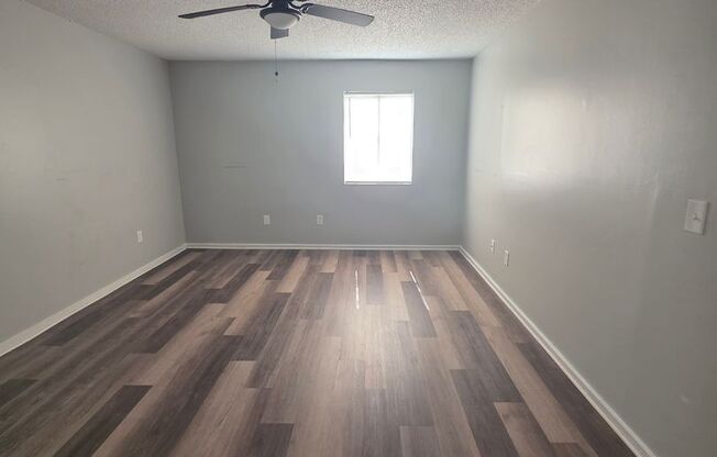 2 beds, 2 baths, $995, Unit E9