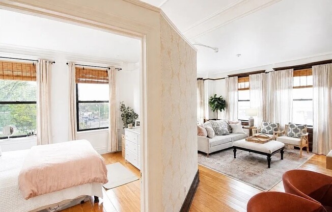1 bed, 1 bath, 568 sqft, $2,950, Unit 33
