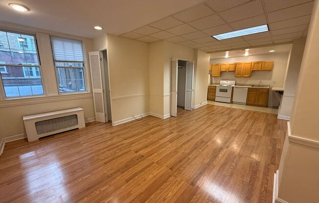 Studio, 1 bath, 315 sqft, $1,200, Unit New King Edward 1A4