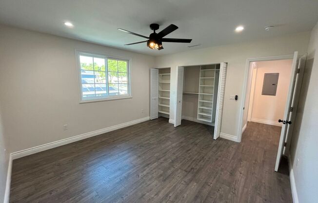AVAILABLE NOW! 1+1 w/all appliances + private laundry! (21103 Mayall)
