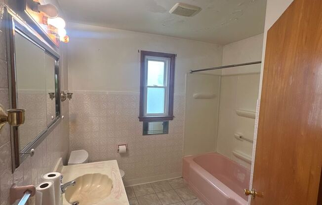 1818 Grant Street (Full Service)