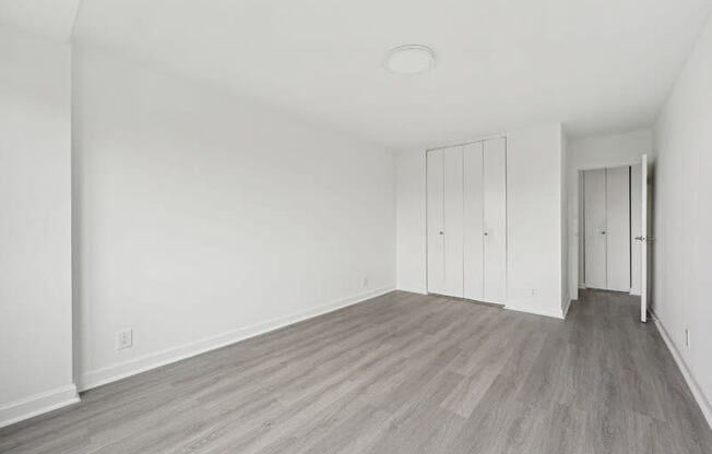 Bright Room With Wooden Flooring at Ashlawn at Southern Towers, Virginia, 22311