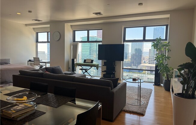 2 beds, 2 baths, 1,320 sqft, $4,100, Unit 2203