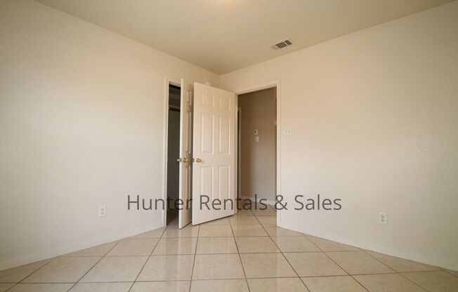 3 beds, 2 baths, $1,175, Unit Unit A