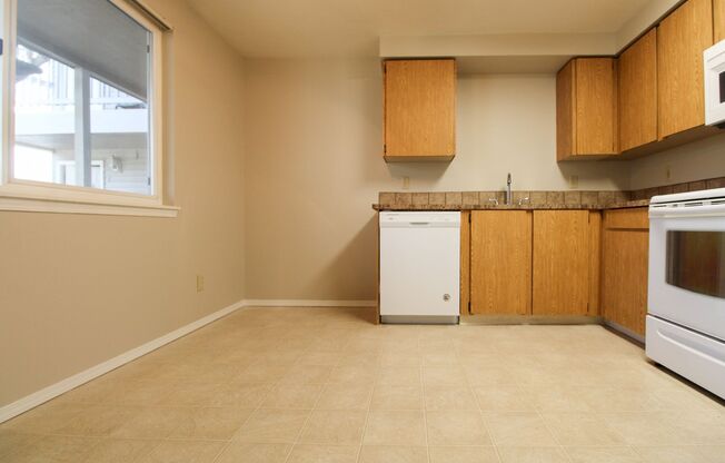 2 beds, 1 bath, 840 sqft, $1,295, Unit 78