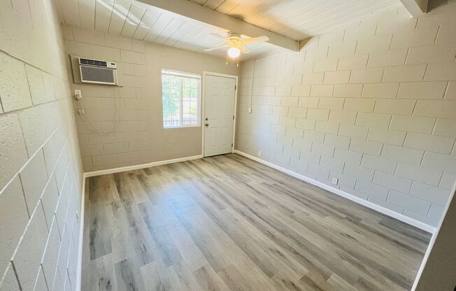 Remodeled 1bd/1bth Apartment on Ground Floor! (Move-In Special: One Month's Free)