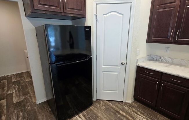 3 bedroom near the Mckenzie River