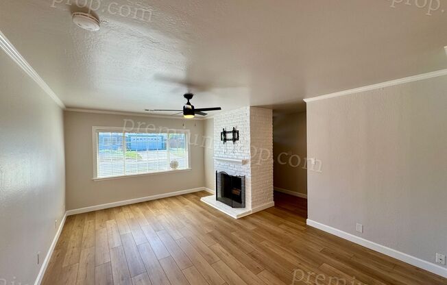 Gorgeous Main House with PGE and Water included in rent!