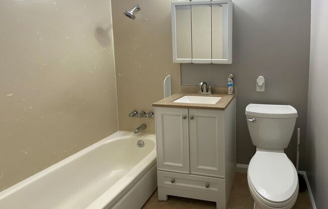 2 beds, 1 bath, 800 sqft, $1,850, Unit O-34