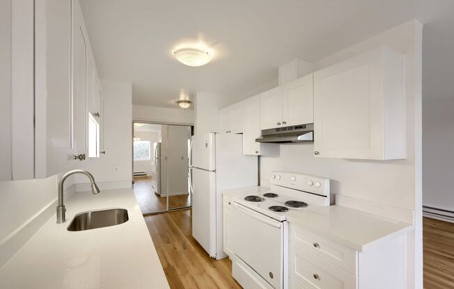 1 bed, 1 bath, 830 sqft, $1,595, Unit Unit 126