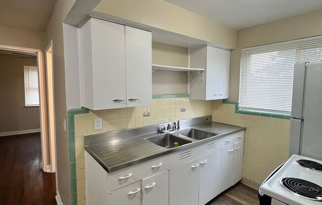 4 beds, 2 baths, 1,490 sqft, $1,800, Unit Apt 7