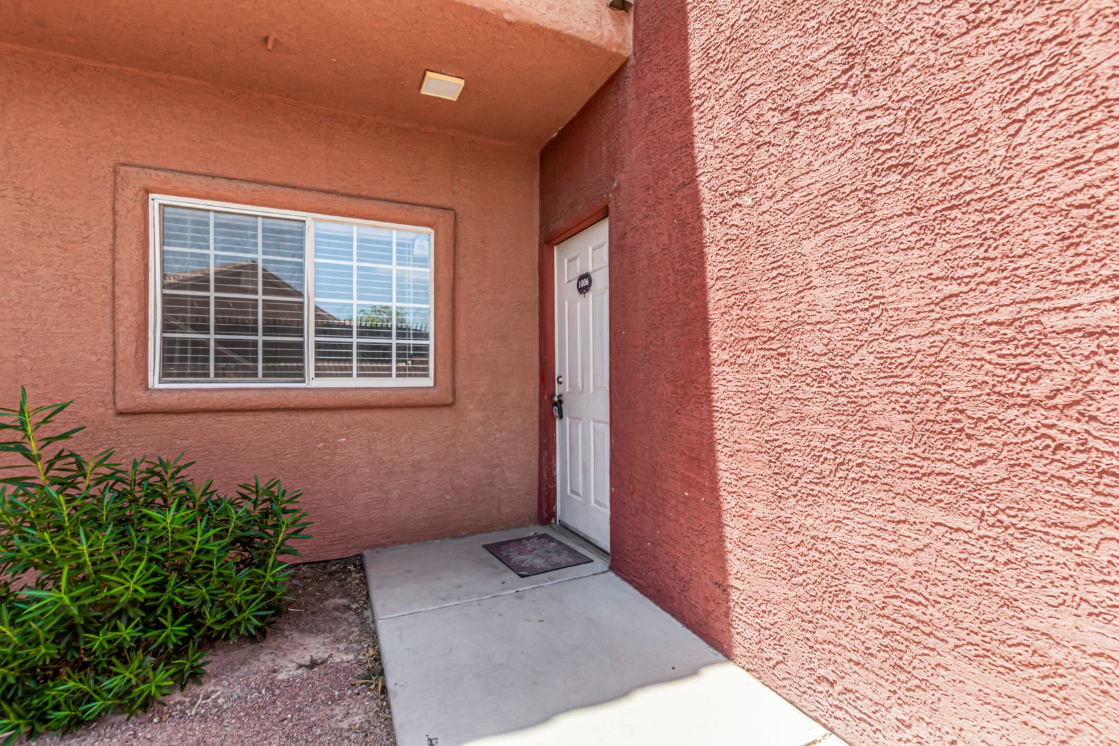 GATED POOL COMMUNITY NEAR AIR FORCE BASE!