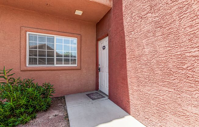 GATED POOL COMMUNITY NEAR AIR FORCE BASE!