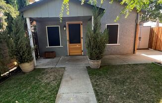 Walk to Campus From This Cute 2 Bedroom Back House