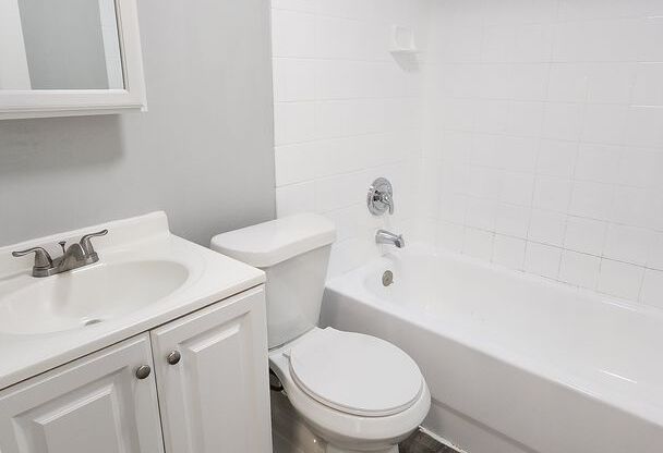 2 beds, 1 bath, 900 sqft, $1,495, Unit 8009