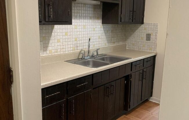 2 beds, 1 bath, 950 sqft, $1,700, Unit 2300#404