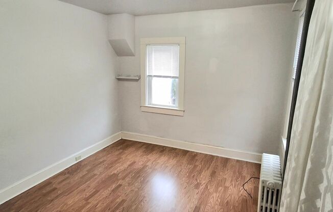 1 bed, 1 bath, 700 sqft, $1,075, Unit 1st floor