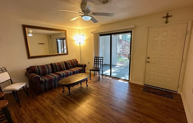 2 beds, 1 bath, $995, Unit Unit 1113