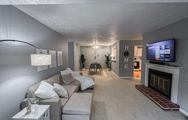 Fully Furnished And Stylish 1 Bedroom 1 Bath Condo In Hunters Crossing!