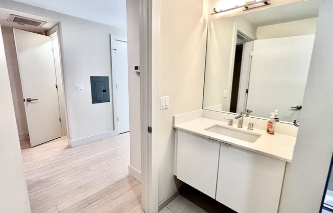 2 beds, 2 baths, 891 sqft, $4,200, Unit 7O8