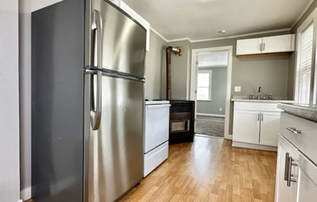 2 beds, 1 bath, 850 sqft, $995