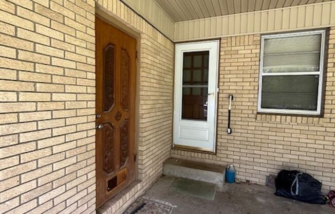 3 beds, 1.5 baths, $1,200