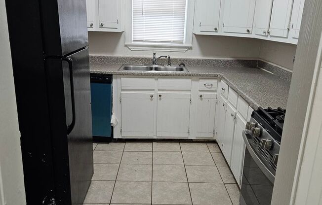 For Lease – Living Just Minutes from Downtown Dallas!