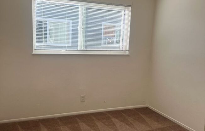 2 beds, 1 bath, 640 sqft, $2,195, Unit 557-32