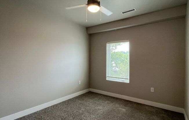 3 beds, 2 baths, 1,212 sqft, $2,400