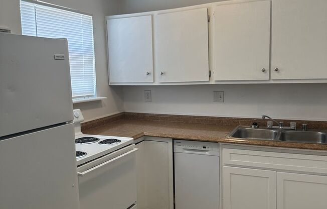 Spacious 2 Bedroom Apartment in Cul-de-sac Comminity