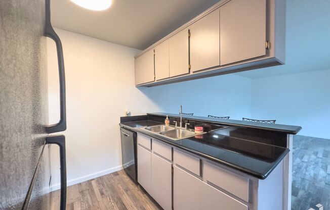 2 beds, 1 bath, $1,500, Unit # 27