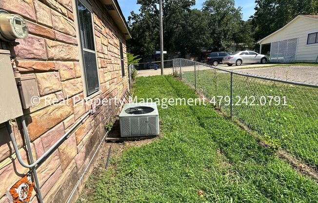 2 beds, 1 bath, $900