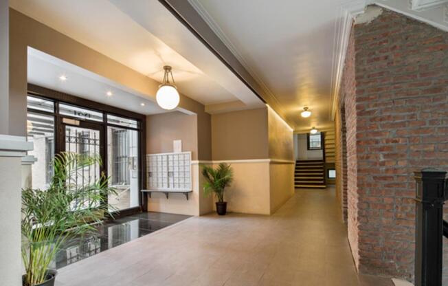 Studio, 1 bath, 320 sqft, $2,200, Unit 5F