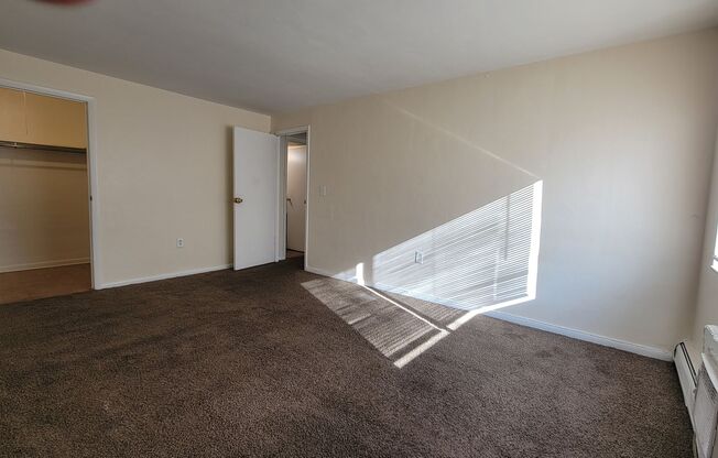 3 beds, 1 bath, 1,100 sqft, $845, Unit 18