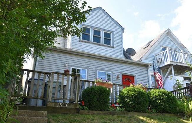 1537 E. North Ave.....Single Family House!