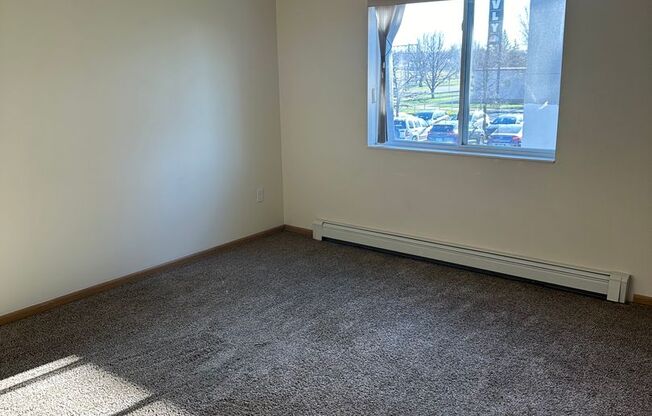 2 beds, 1 bath, 1,000 sqft, $915, Unit 202
