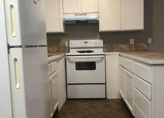 1 bed, 1 bath, 700 sqft, $550