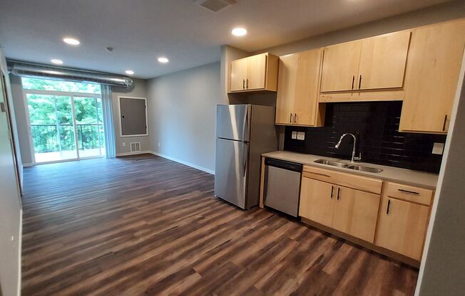 1 bed, 1 bath, 691 sqft, $1,425, Unit 104