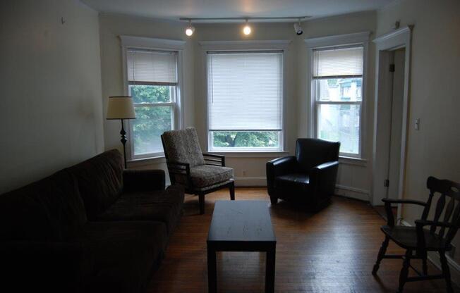Two Great Apartments – 6 Bed / 2 Bath Near Northwestern University