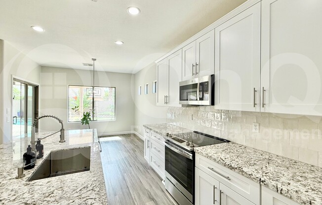5511 W MOLLY LN