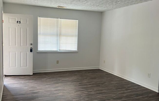 2 beds, 1 bath, 940 sqft, $1,325, Unit E7