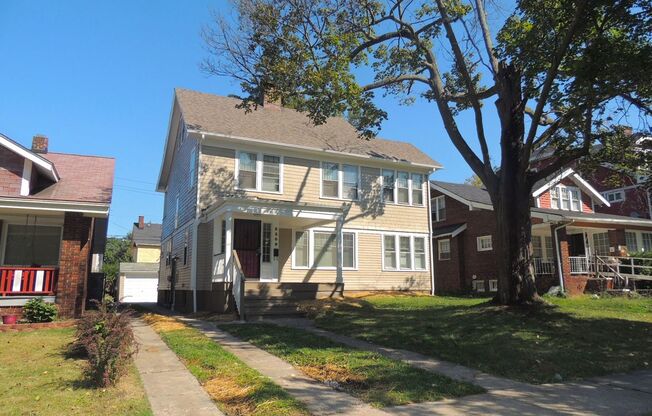 4 Bed - 1 Full Bath Colonial for Rent in Cleveland Heights!