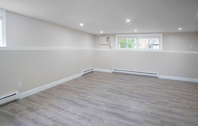 2 beds, 1 bath, 1,050 sqft, $2,600, Unit 71-2