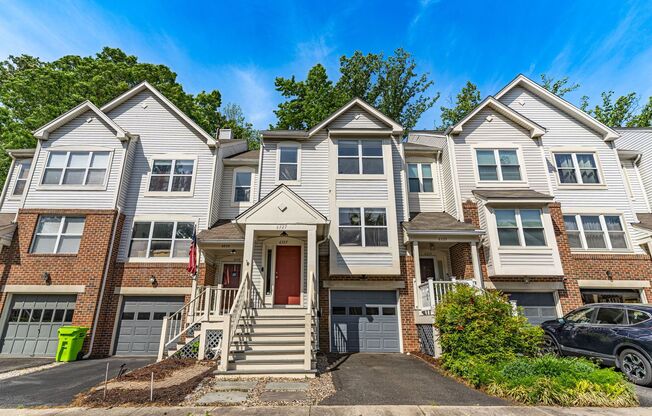 Elegant townhome in West Springfield Available June 15!