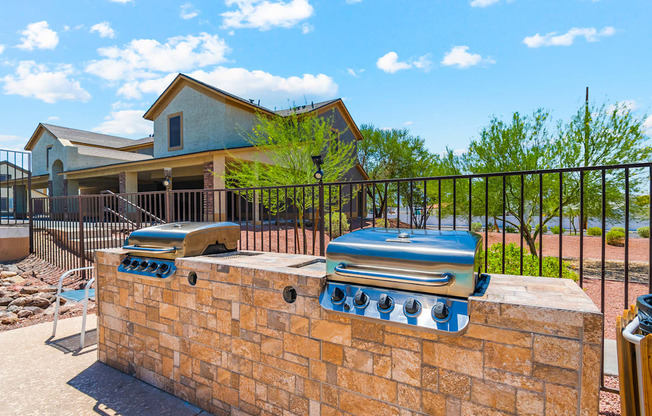 Grilling Area at Bella Vita Apartments in Bullhead City Arizona 2023.jpg