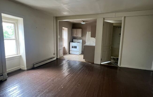 1 bed, 1 bath, $725, Unit 3rd Floor