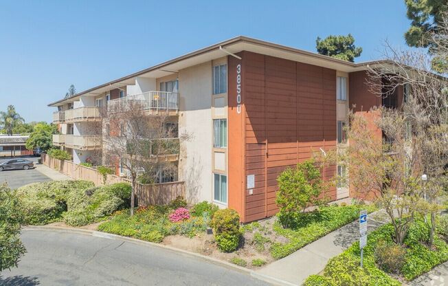 Cozy 1-bedroom Condo for Rent- Parkmont!