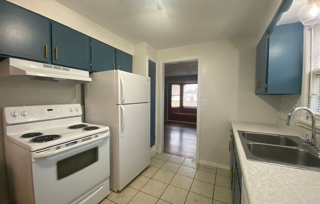 3 beds, 1 bath, $2,395